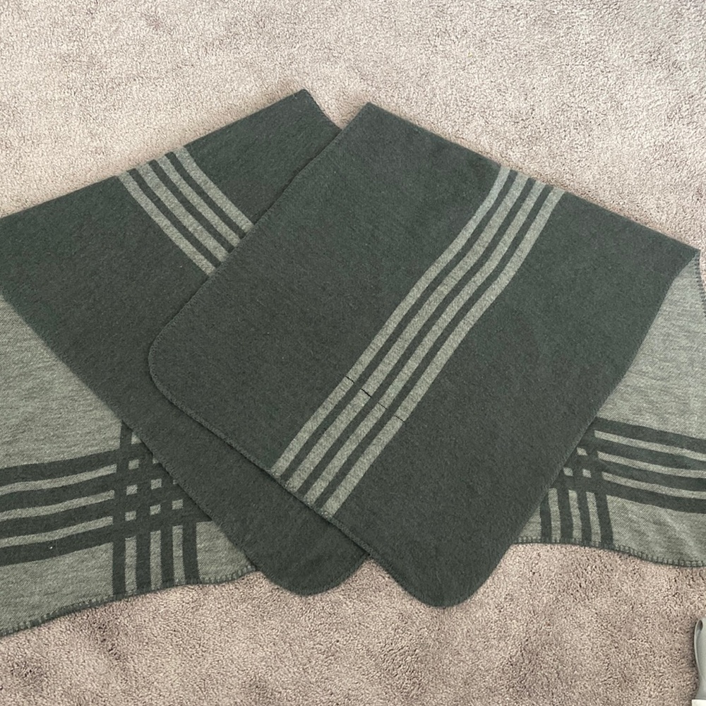 Double sided gray shawl by Steve Madden BB Dakota
